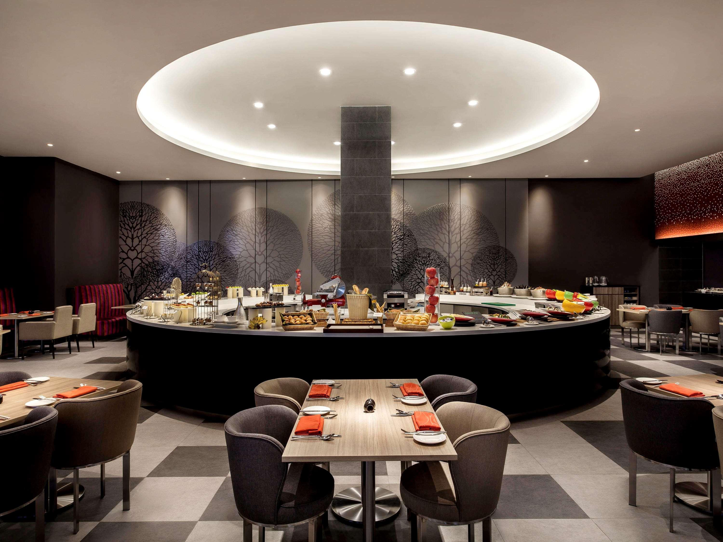 풀먼 미리 워터프런트 호텔 외부 사진 The restaurant