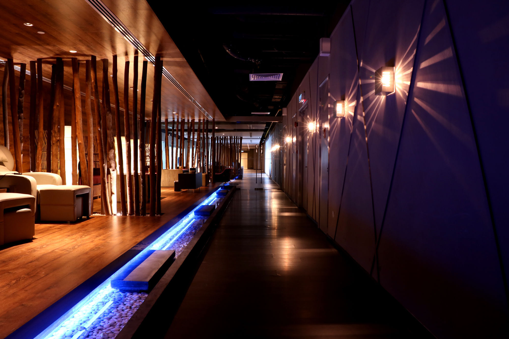 풀먼 미리 워터프런트 호텔 외부 사진 The interior of the airport's VIP lounge