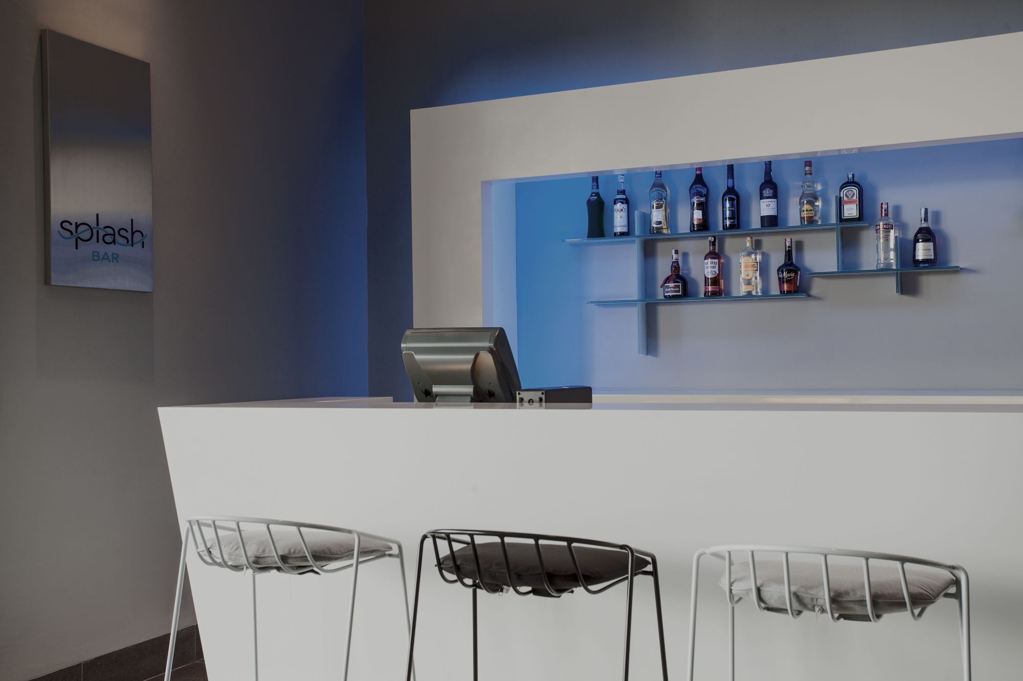풀먼 미리 워터프런트 호텔 외부 사진 Splash Bar