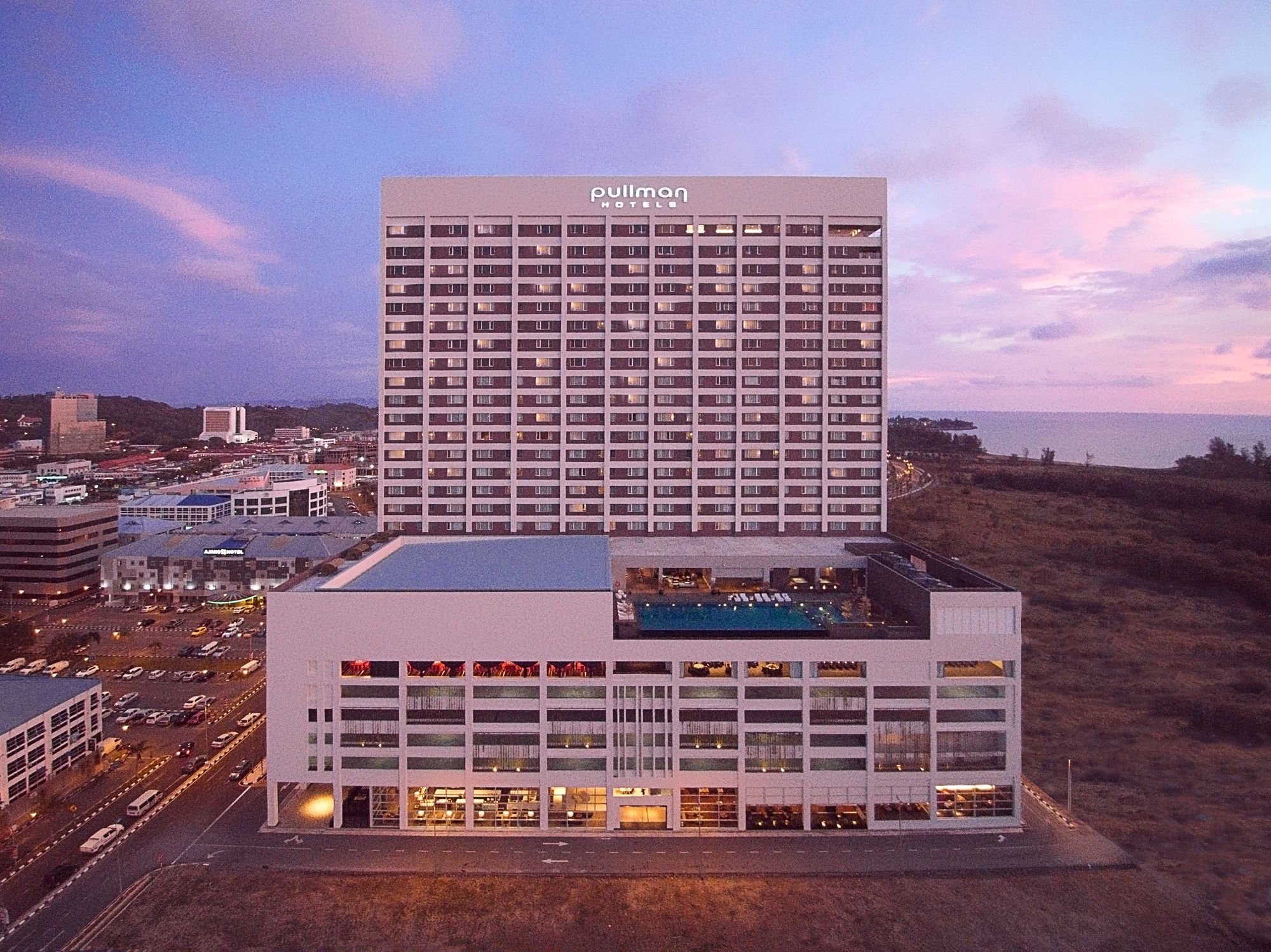 풀먼 미리 워터프런트 호텔 외부 사진 The hotel in 2015