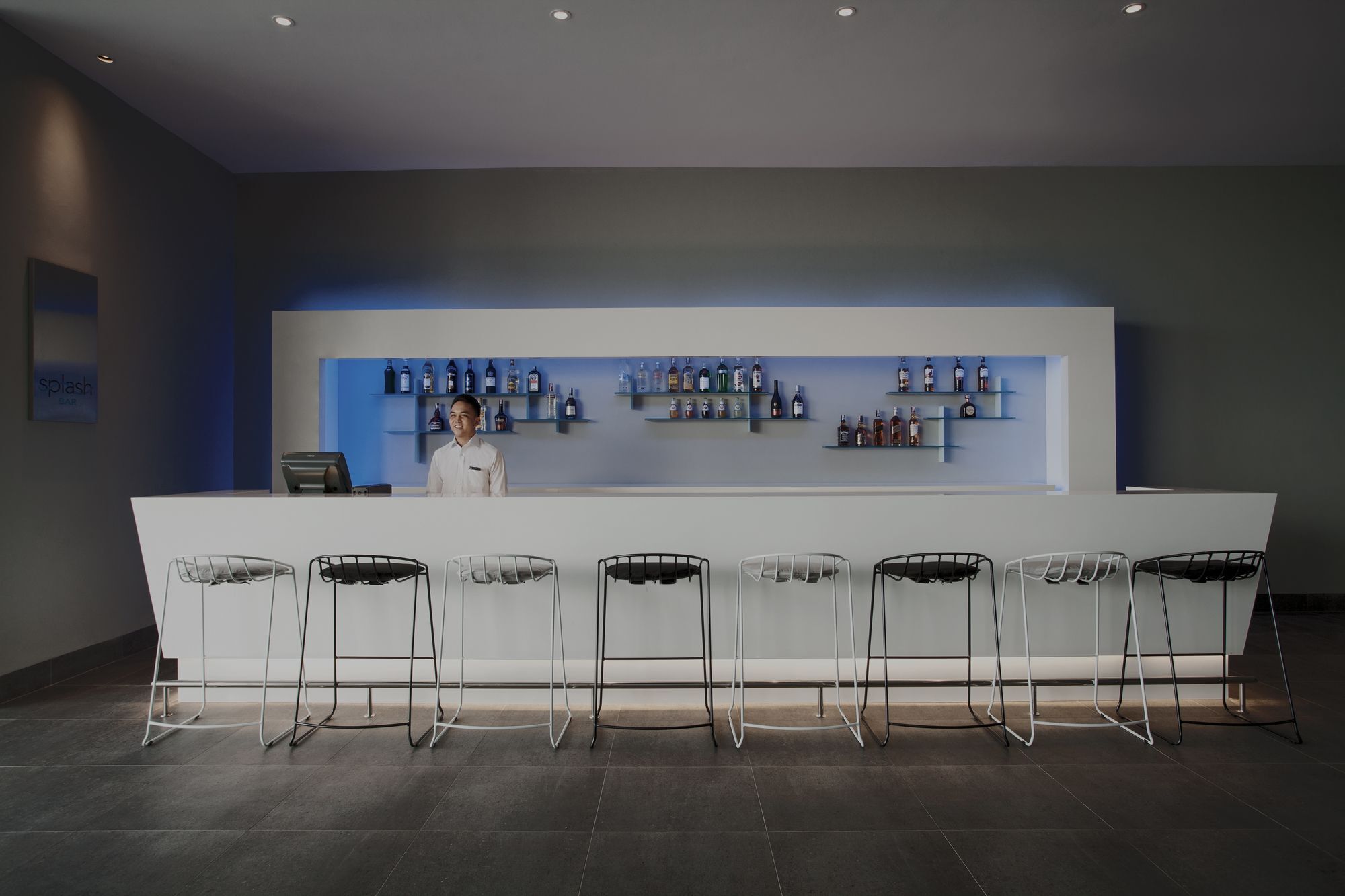 풀먼 미리 워터프런트 호텔 외부 사진 The bar at the 2012 Olympic Village
