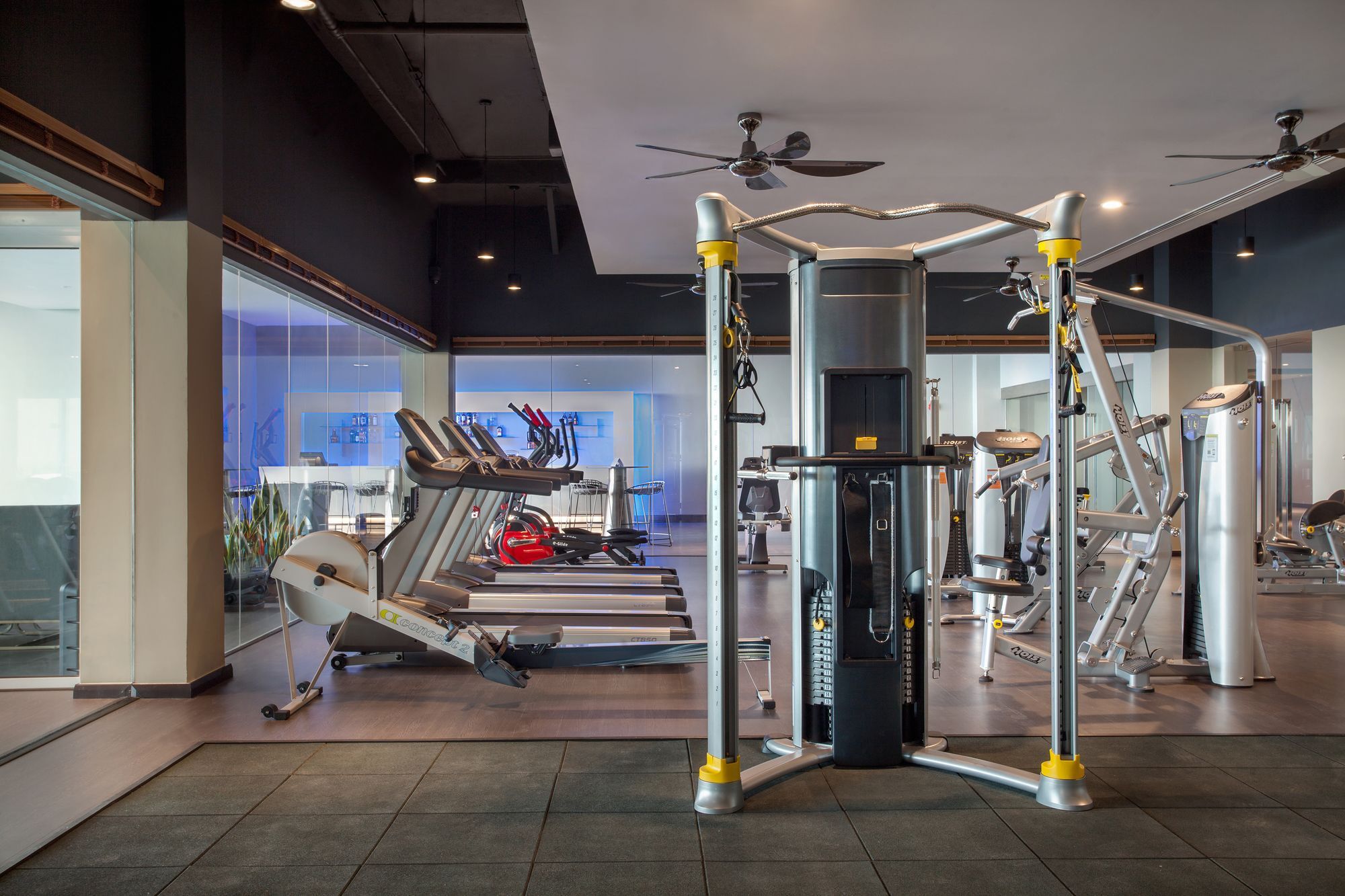 풀먼 미리 워터프런트 호텔 외부 사진 The gym at the hotel