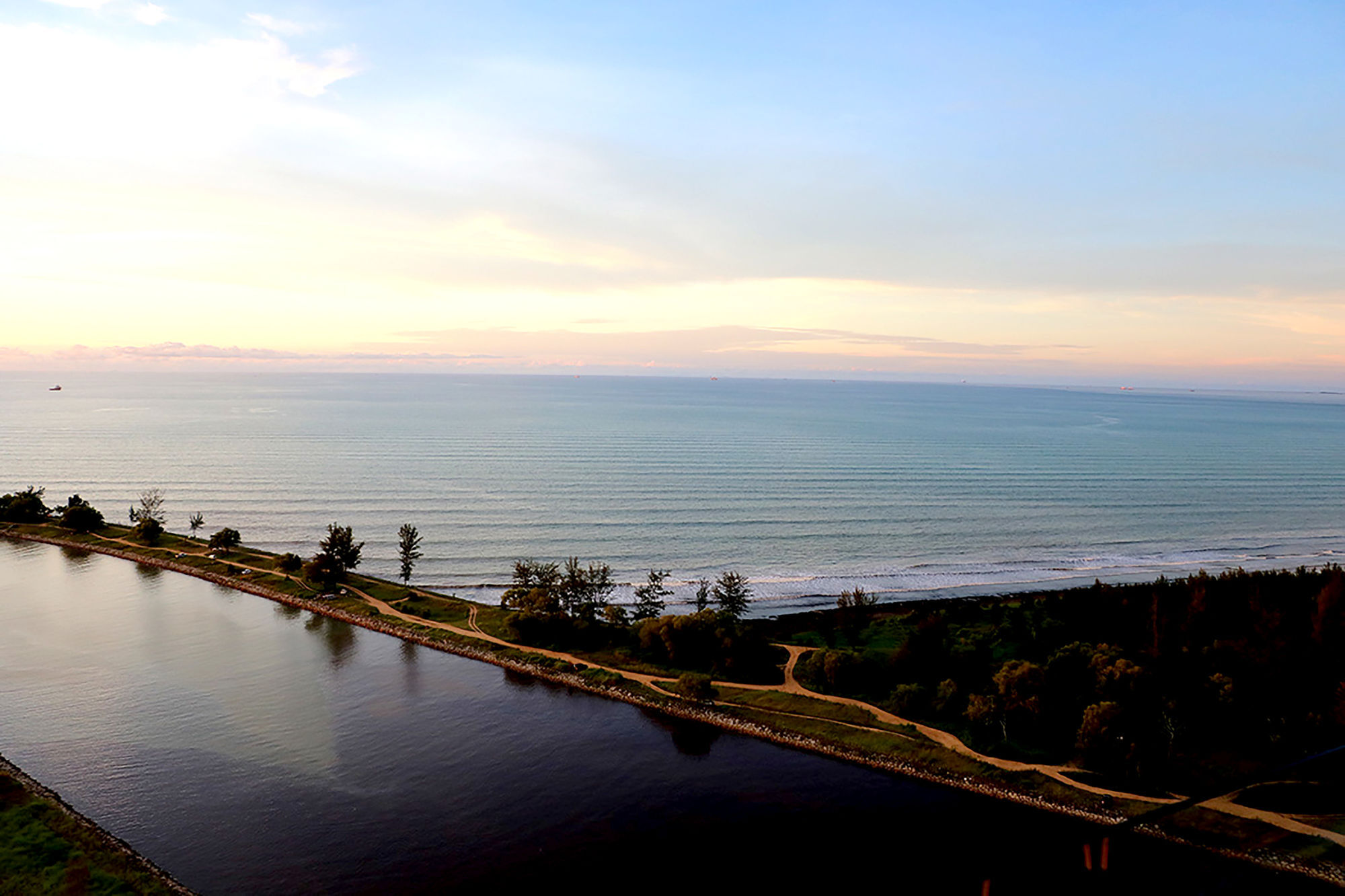 풀먼 미리 워터프런트 호텔 외부 사진 View of the Atlantic Ocean from the top of the lighthouse